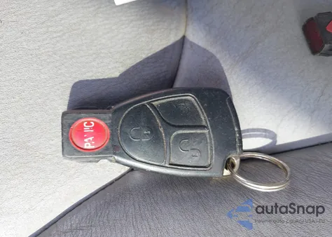 2000 Mercedes-Benz S 500 z USA, uszkodzony, nr VIN WDBNG75J2YA096648